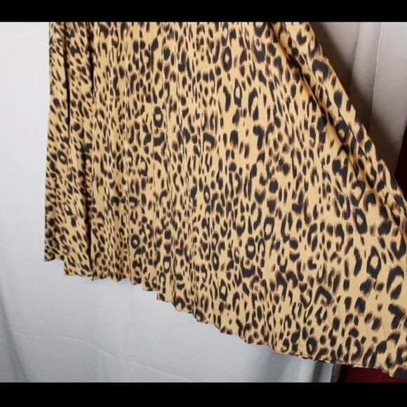 Leopard Print Pleated Midi Skirt - Picture 5 of 5